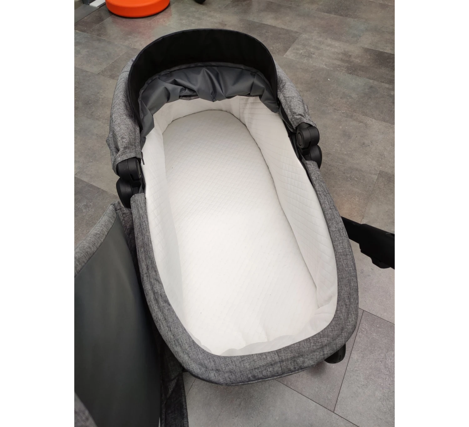 Thule Sleek Kinderwagen - Showmodel 8 Thule Sleek Kinderwagen - Showmodel - Afbeelding 6